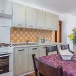 Apartment Veli Jezenj 05 Apartman *