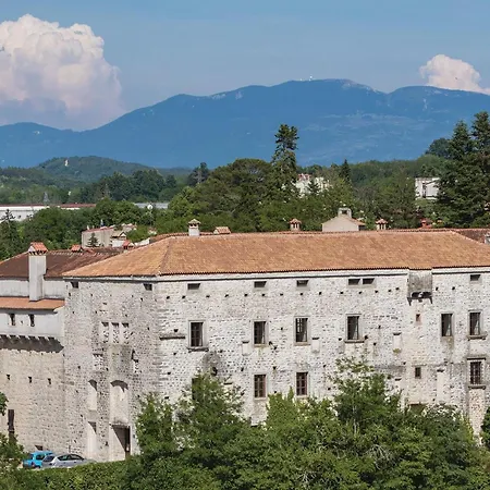 2 Bedroom In 아파트 Veli Ježenj
