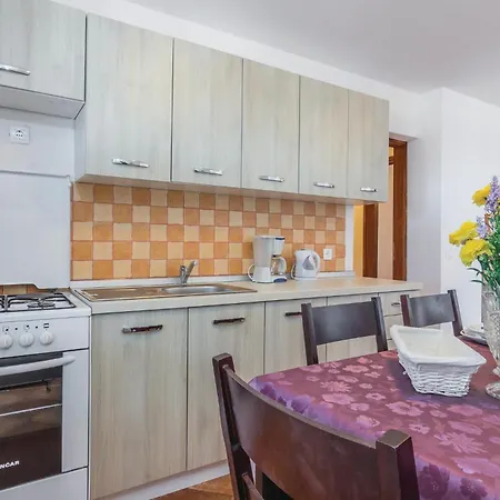 2 Bedroom In 아파트 *